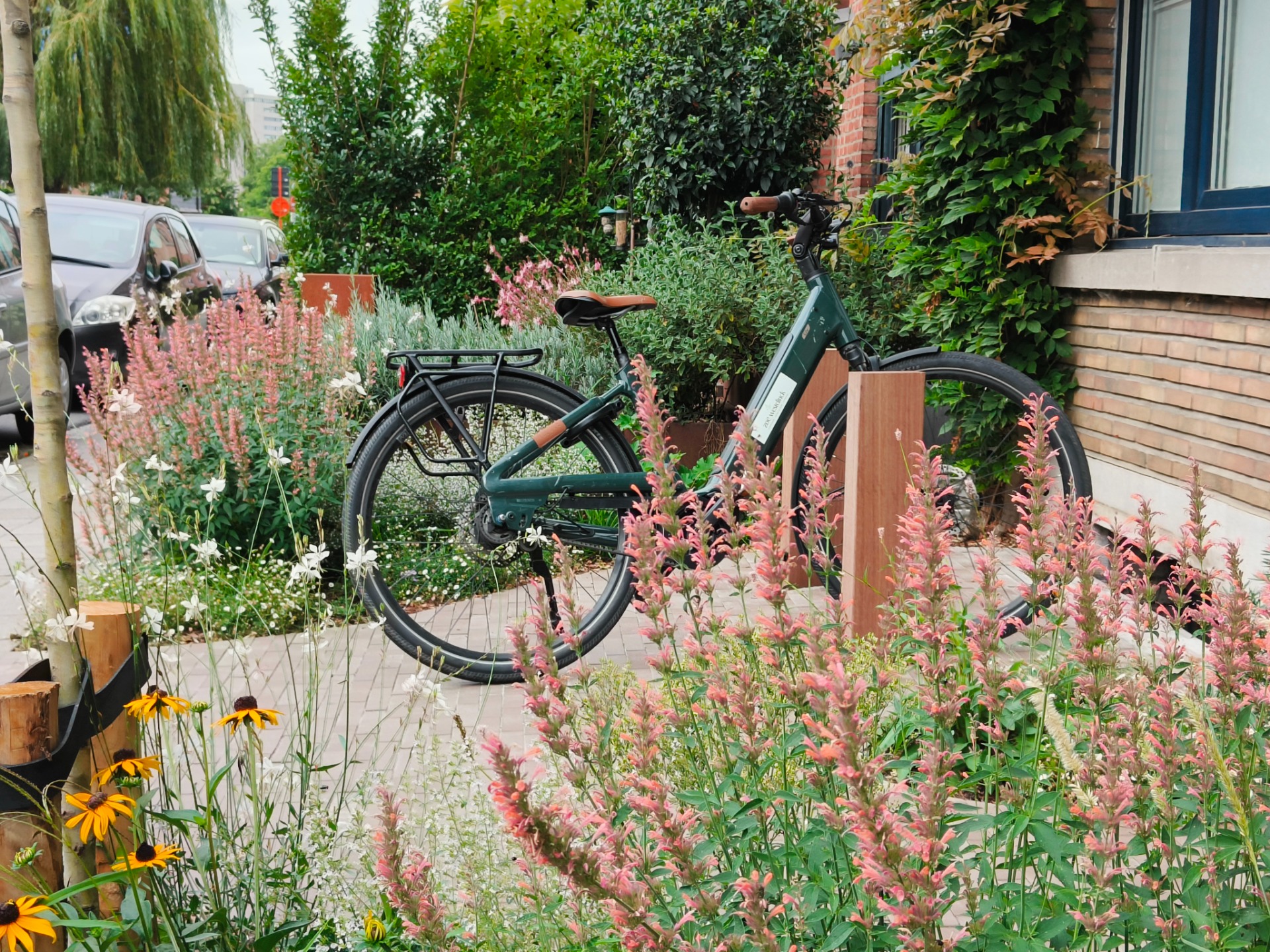 Voortuin met fietsenstalling - Project Achturen